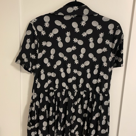 Stylish Black Dress with White Pineapple Pattern - Picture 6 of 7